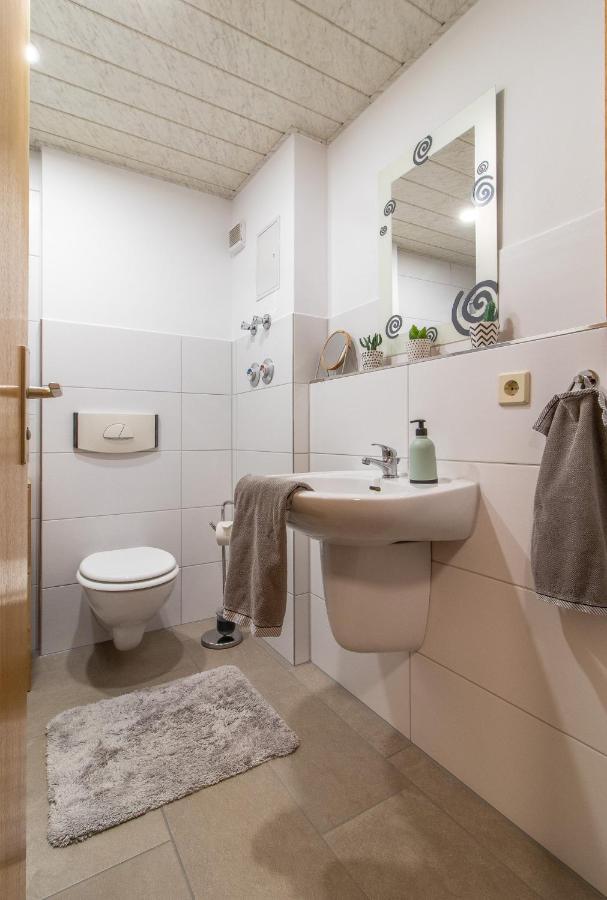 Modernes Apartment Im Gruenen I Balkon I Wlan I Stellplatz Шварценберг Екстериор снимка