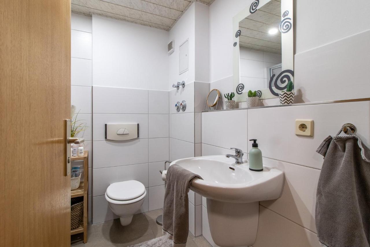 Modernes Apartment Im Gruenen I Balkon I Wlan I Stellplatz Шварценберг Екстериор снимка